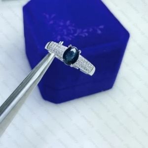 Beautiful Blue Sapphire Ring. S7